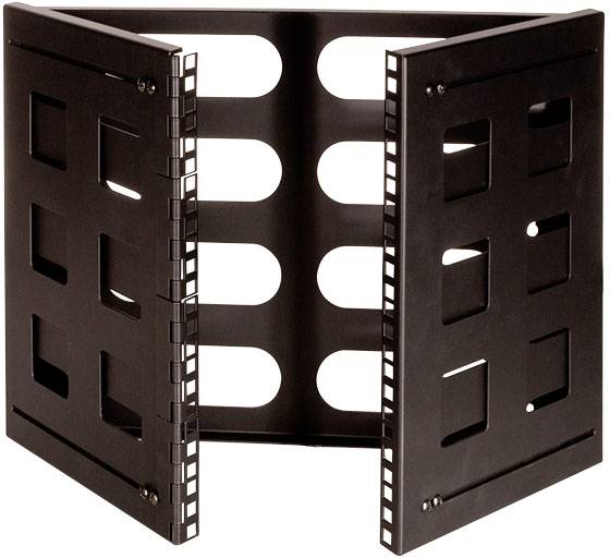 Une grille métallique noire, rectangulaire, avec des ouvertures carrées régulièrement réparties, est disposée verticalement en position ouverte.