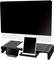 Un écran d'ordinateur sur un support de moniteur noir, avec une tablette et un smartphone placés en dessous.