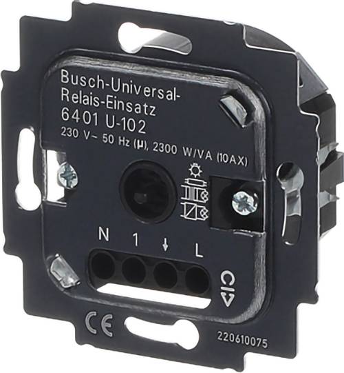 Gros plan d'un module d'insertion de relais Busch-Universal portant l'étiquette « 6401 U-102 » avec les marquages des bornes d'alimentation et de câblage sur une plaque de montage noire.