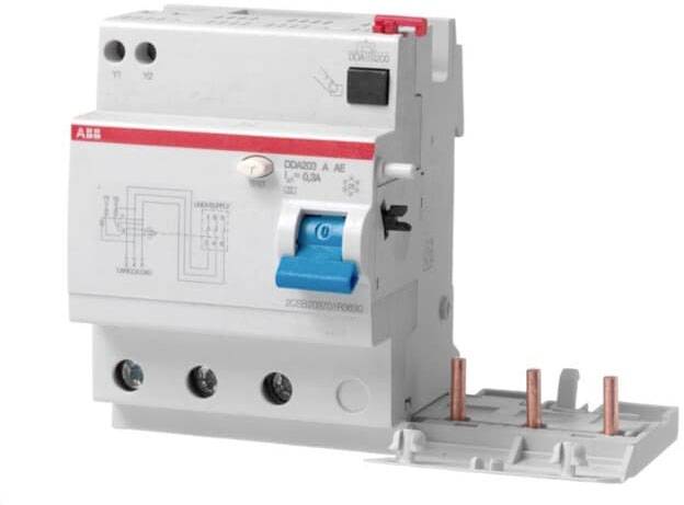 Un module de commutation gris avec un interrupteur rouge et bleu, montrant des diagrammes techniques et des bornes de connexion pour la sécurité électrique.