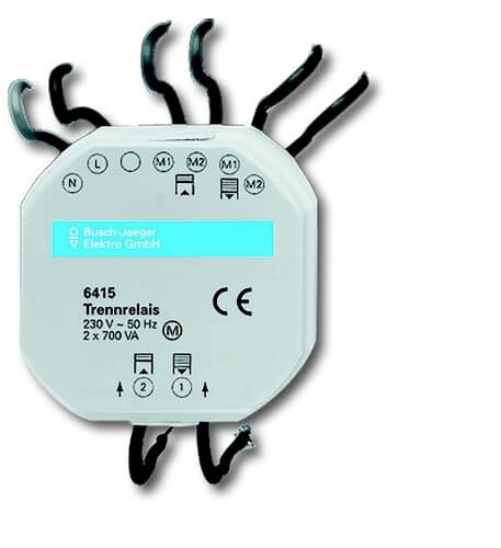 Un relais de séparation pour installations électriques avec borne de connexion marquée et spécifications '230 V~ 50 Hz, 2 x 700 VA'.