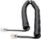 Câble téléphonique noir, enroulé en spirale, muni de deux fiches transparentes à ses extrémités.
