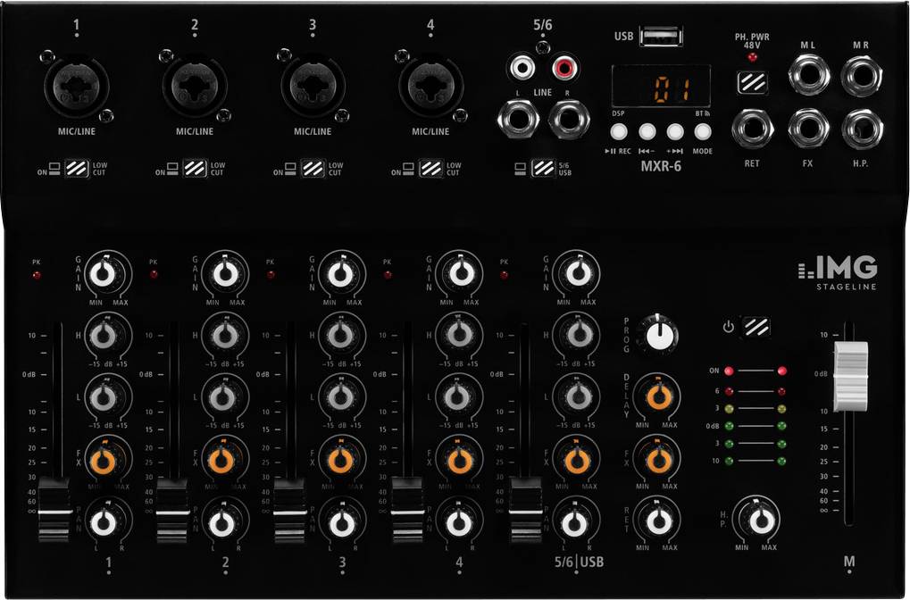Une console de mixage audio avec plusieurs faders, boutons et entrées. En haut à droite, un petit écran affichant le chiffre '01'.