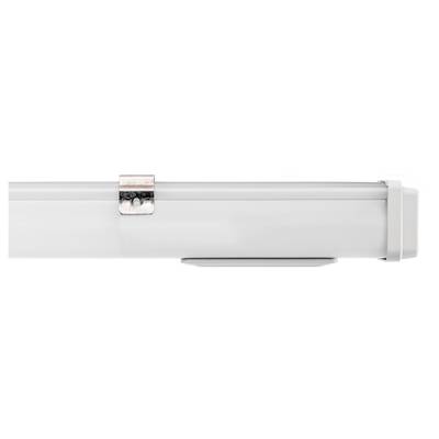Un objet allongé, blanc, avec un clip argenté sur le dessus, probablement une partie d'un boîtier ou d'un couvercle.
