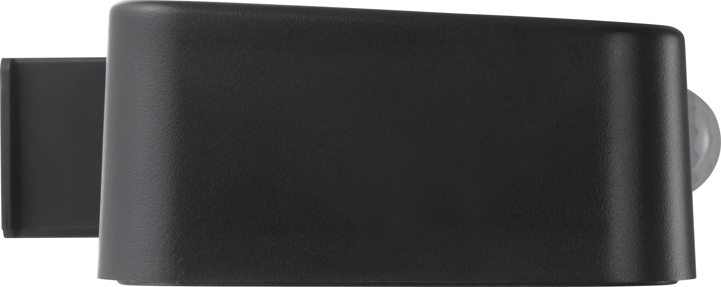 Une pièce en plastique noir avec un dessus arrondi et un support latéral.
