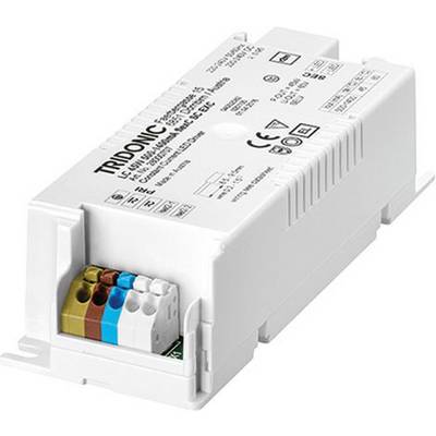 Un appareil électrique blanc avec des connexions de différentes couleurs, sur lequel figurent des spécifications techniques et des logos.
