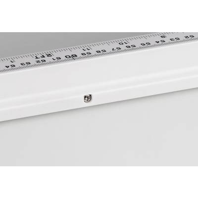 Une règle blanche posée sur une table indique des centimètres et des millimètres. Une petite vis est visible sur le bord de montage.