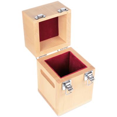Caisse en bois ouverte avec doublure en velours rouge et fermoirs métalliques. La caisse dispose de poignées latérales qui peuvent être utilisées pour le transport.