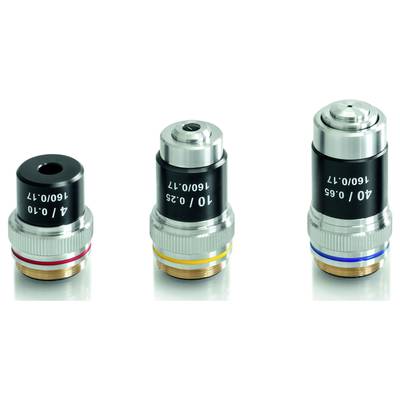 Trois objectifs de microscope de grossissements différents, identifiés par des bagues de couleur : Rouge 4X, Jaune 10X, Bleu 40X.