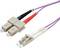 Deux câbles à fibre optique avec connecteurs LC et SC, en rouge-noir et beige-blanc. Adaptés aux connexions réseau.