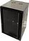Armoire réseau noire avec porte en verre, idéale pour le stockage de serveurs ou d'équipements réseau, équipée de fentes de ventilation.