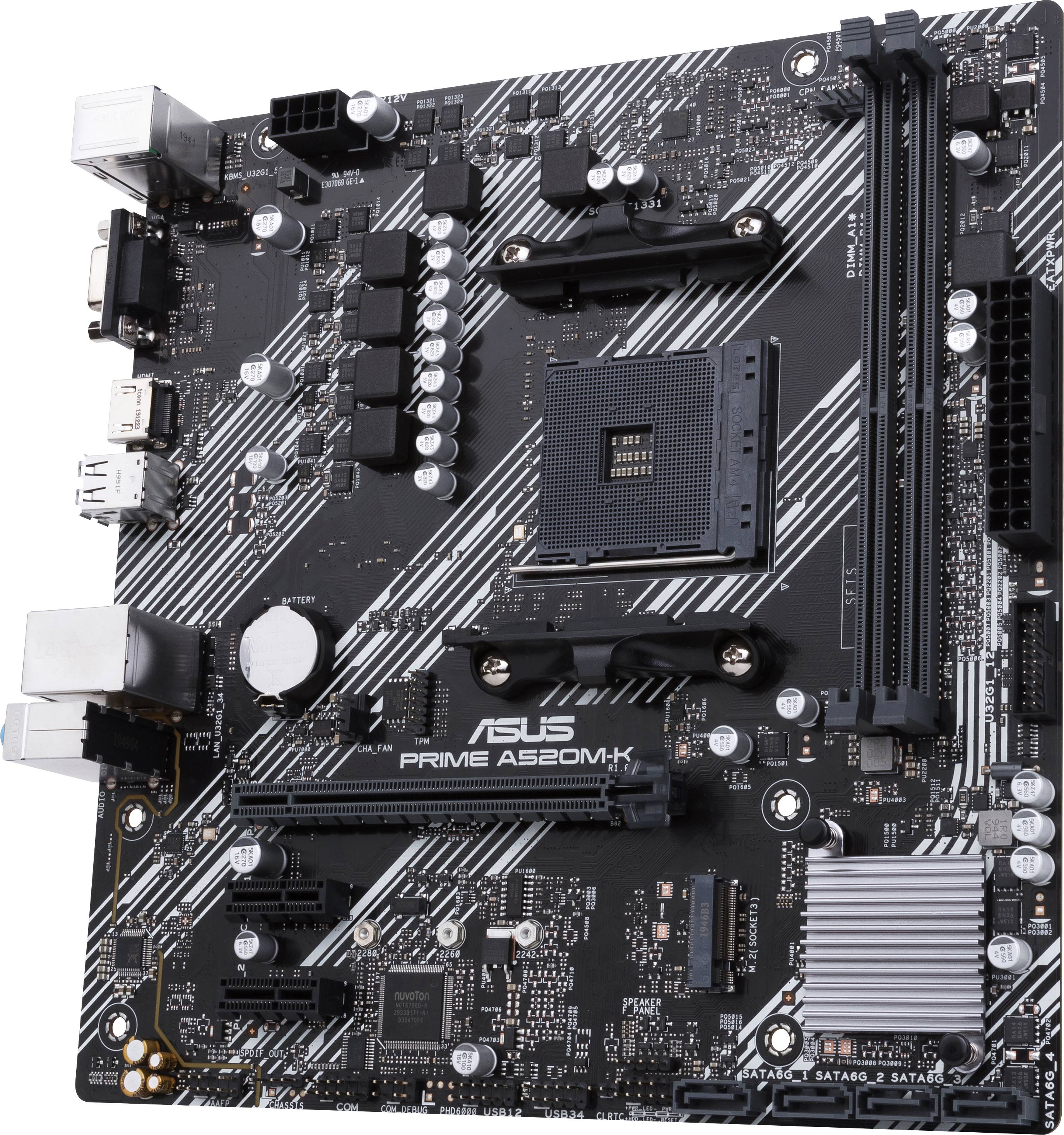 Une carte mère noire avec des lignes blanches, plusieurs emplacements et connecteurs. Socket central pour le processeur. Modèle : ASUS PRIME A520M-K.
