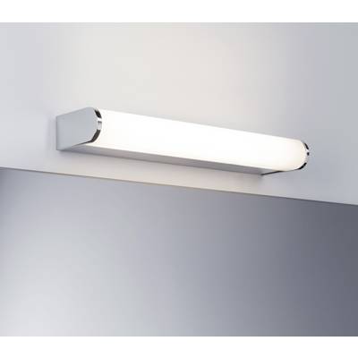 Applique murale au design moderne, installée au-dessus d'un miroir. Forme rectangulaire avec verre dépoli, diffusant une lumière uniforme.