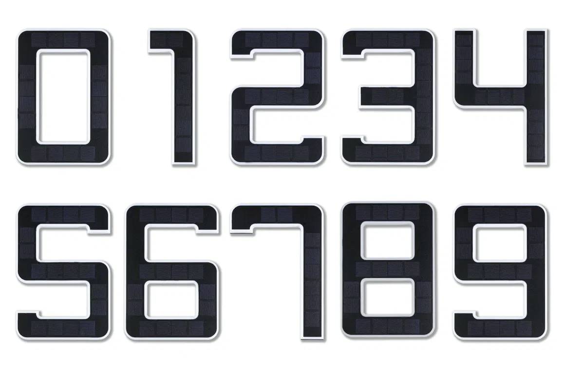Ensemble de chiffres numériques noirs de 0 à 9 sur fond blanc, dans le style d'un affichage numérique d'horloge ou de tableau d'affichage.