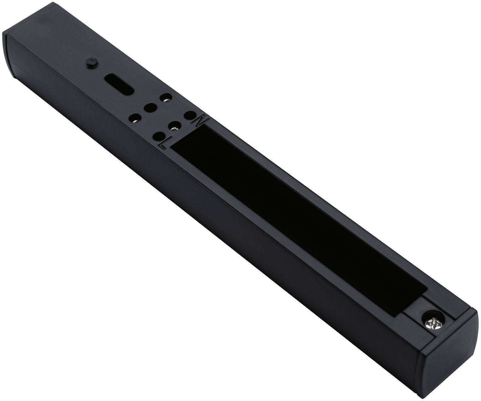 Un support rectangulaire noir en métal, percé de trous et d'échancrures, probablement destiné à la fixation de composants.