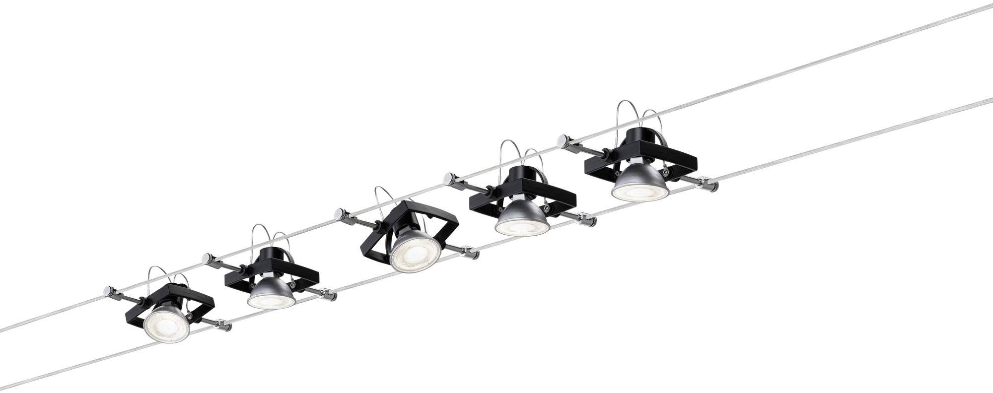 Six luminaires noirs suspendus en ligne sur deux câbles parallèles tendus.