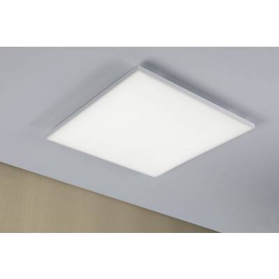 Plafonnier LED carré, éclairage uniforme, installé sur un plafond blanc au-dessus d'un fond beige texturé.
