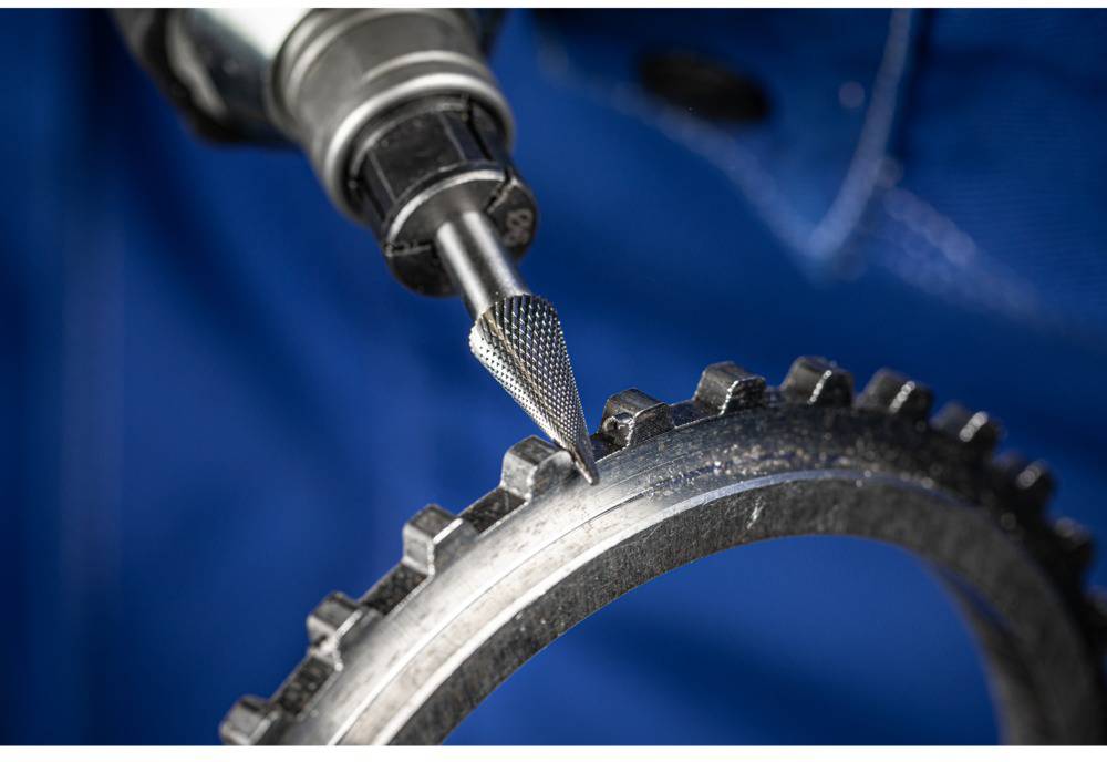 Broche de fraisage en carbure conique 8x20 mm Ø tige 6 mm Micro pour un usinage précis-1