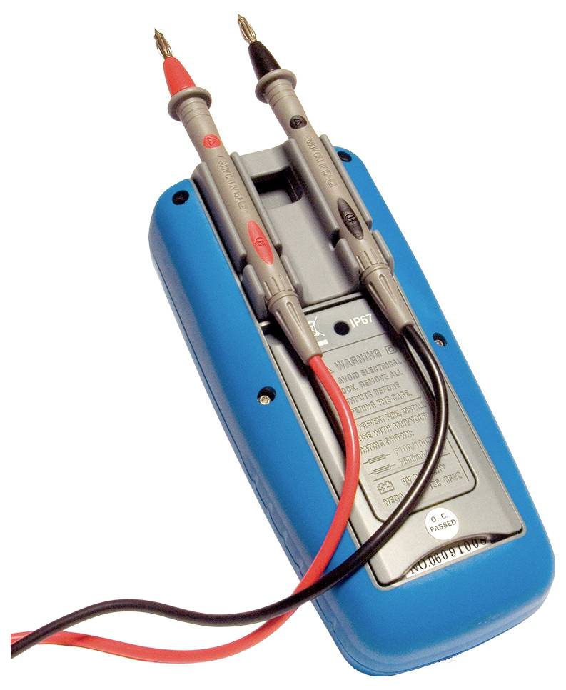 Un multimètre bleu dont le dos présente deux sondes de mesure, l'une rouge et l'autre noire, solidement fixées dans leurs supports.
