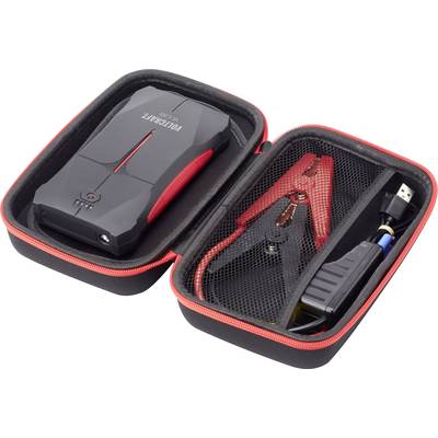 Un dispositif portable de démarrage de batterie de voiture dans un sac ouvert. À côté de l'appareil se trouvent des pinces de câble et un câble de charge.