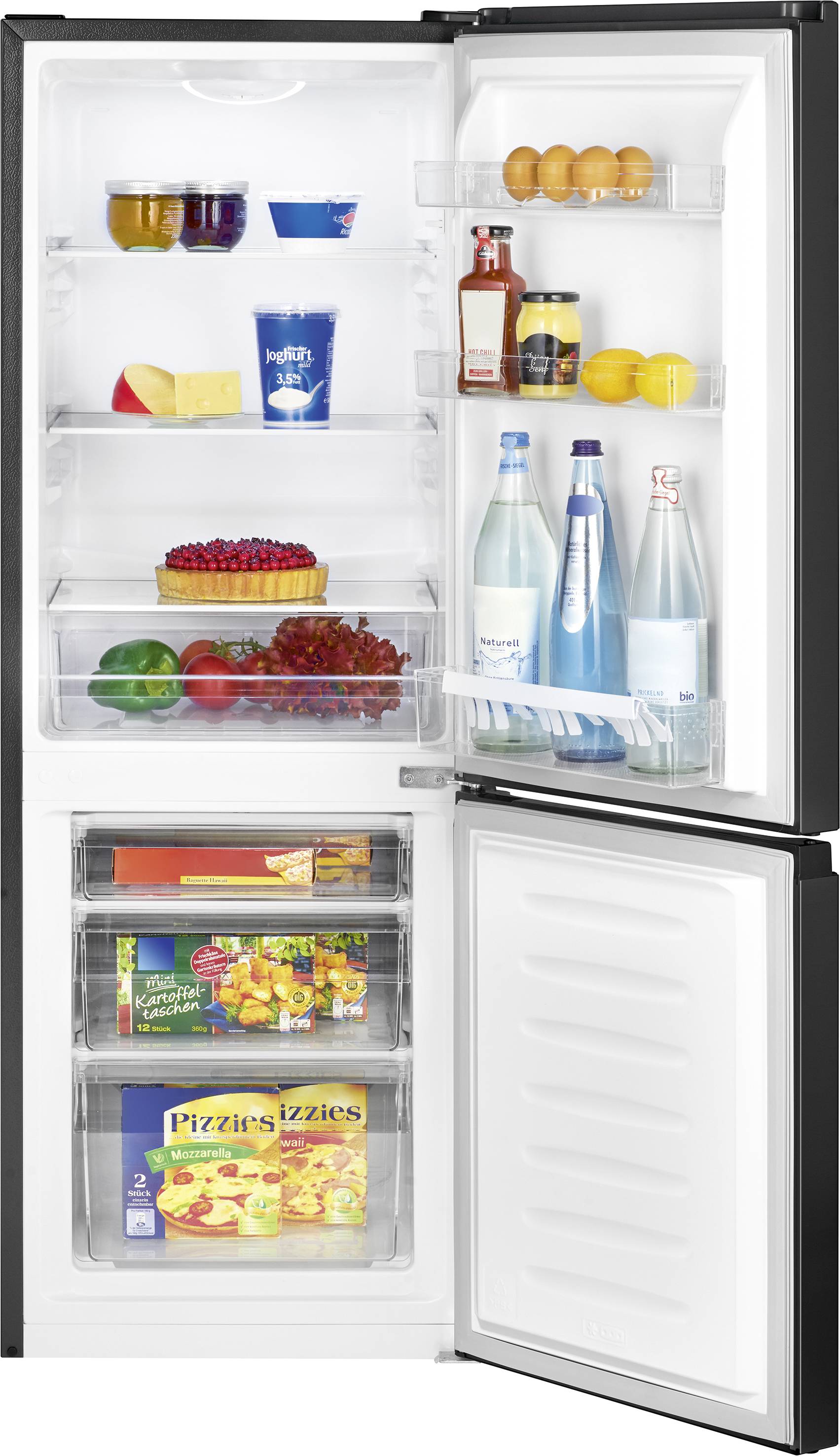 Un réfrigérateur ouvert montre différents aliments : des bouteilles de boisson, des œufs, du fromage, du beurre, des fruits, des légumes et des produits surgelés.