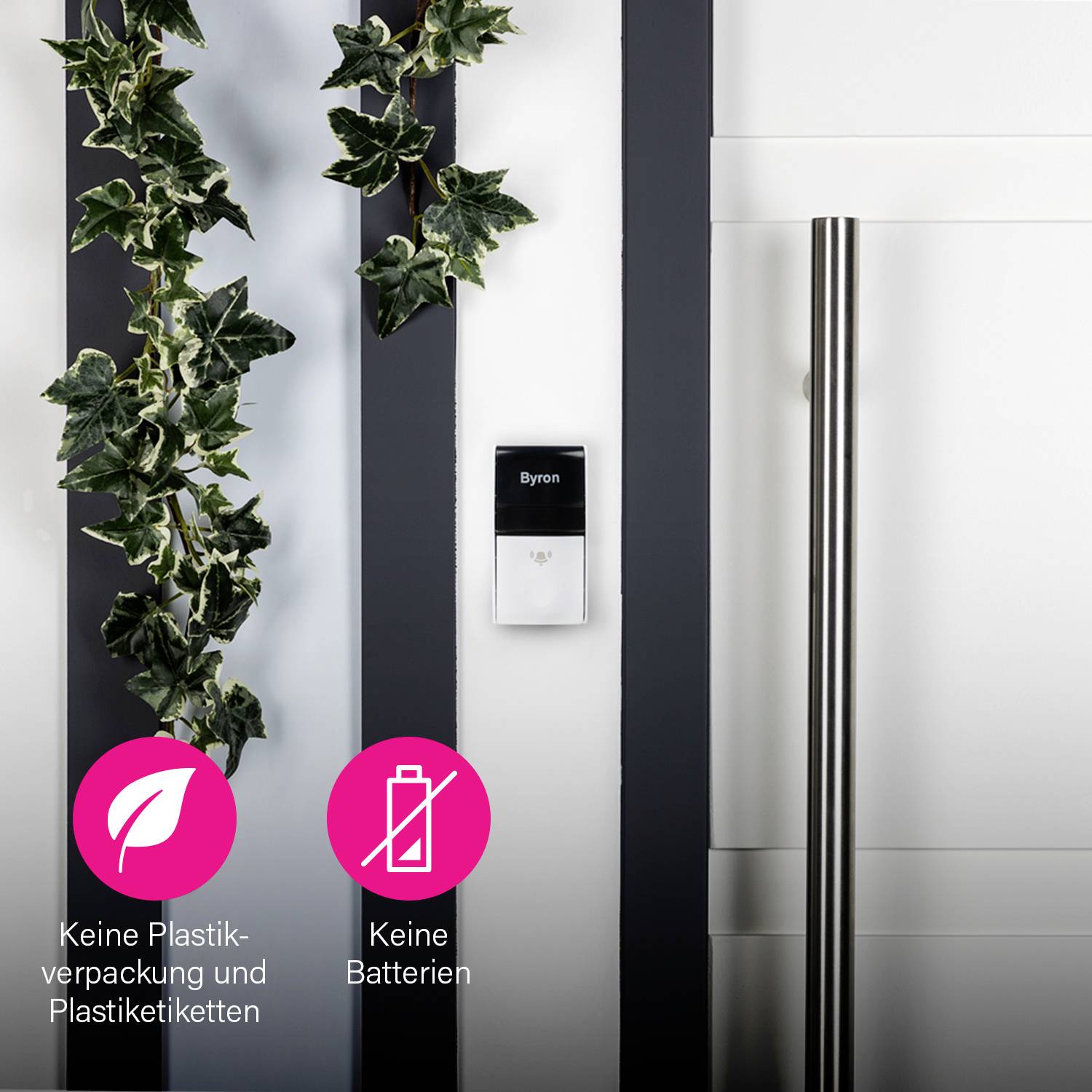 'Porte blanche avec poignée, à côté une sonnette avec plaque et branche de lierre. Symboles en bas à gauche : Pas d'emballage plastique, Pas de batteries.'