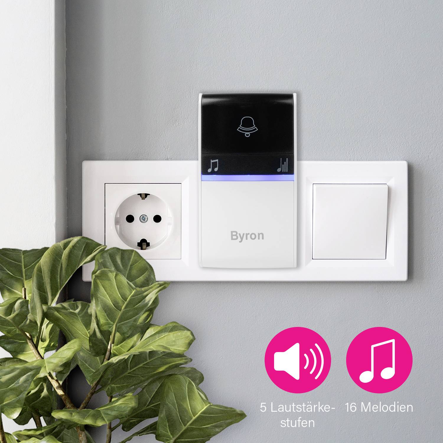 Prise électrique avec carillon de porte intégré, affichant un symbole de haut-parleur et une note de musique, 5 niveaux de volume, 16 mélodies, plante verte à côté.