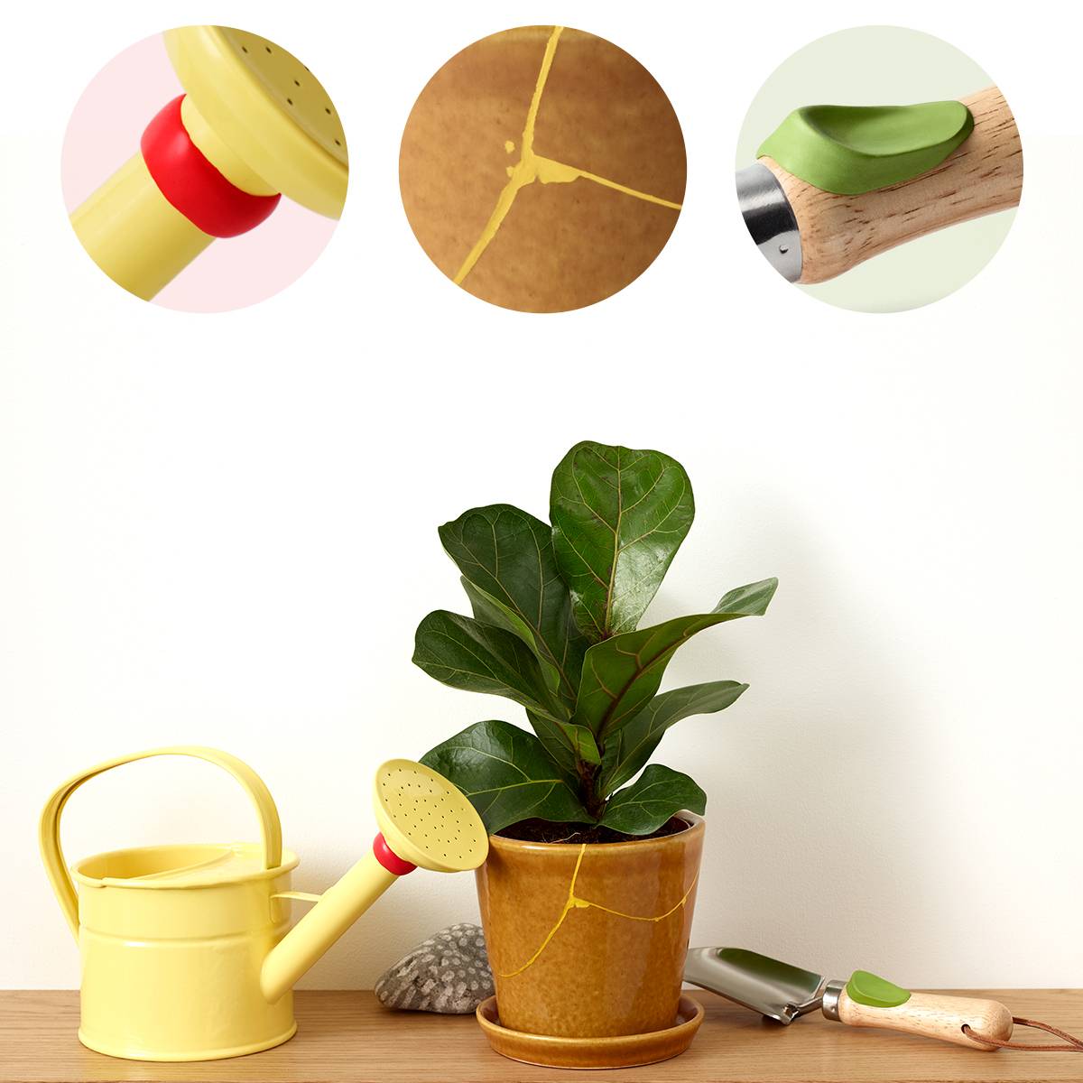 Un arrosoir jaune, un pot de fleurs brun avec une plante verte et des outils de jardinage. L'image montre des détails tels que l'écoulement de l'eau, la texture du pot et les feuilles.