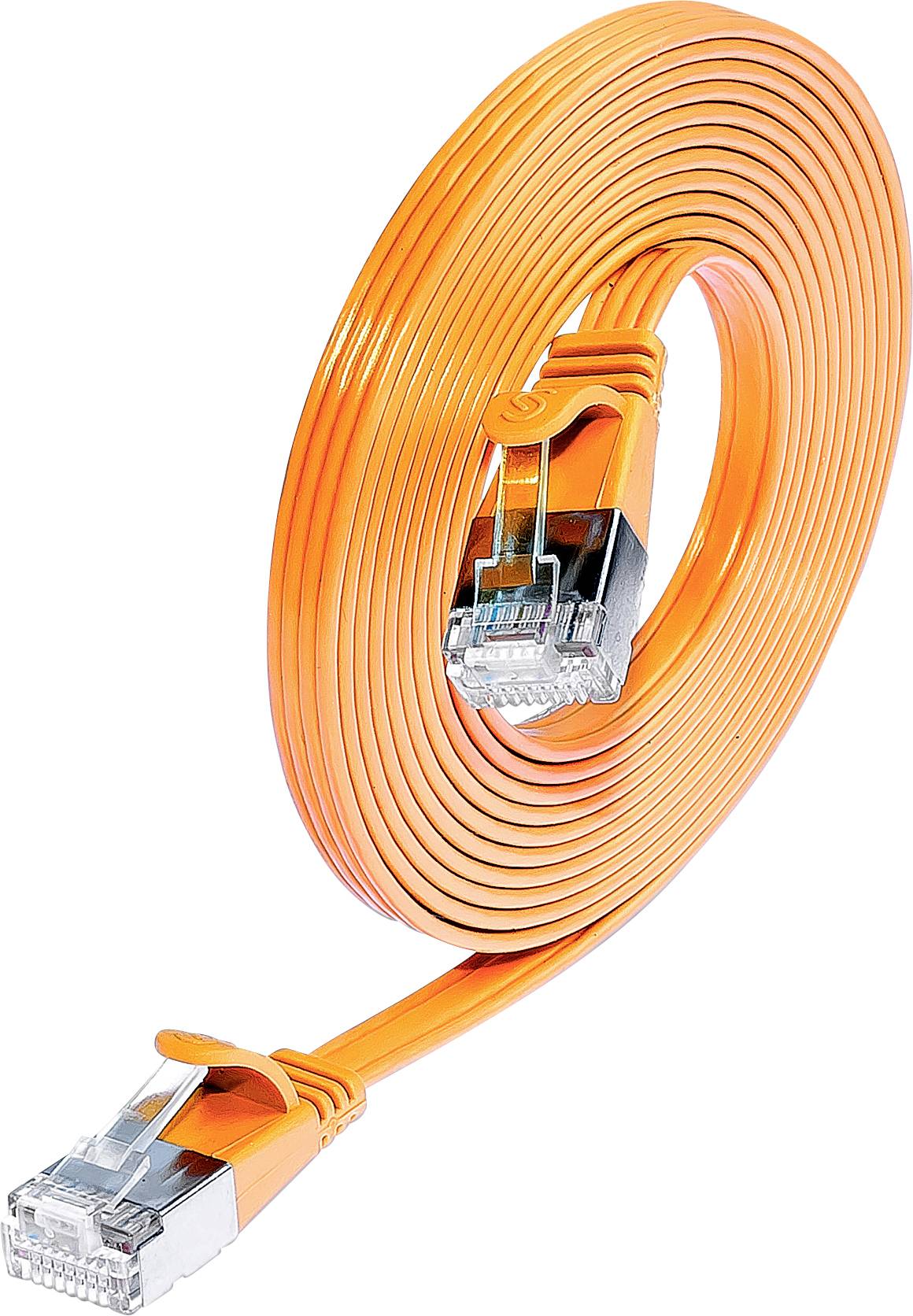 Un câble Ethernet orange, plat, avec des connecteurs RJ45, enroulé et prêt à être branché sur des équipements réseau.