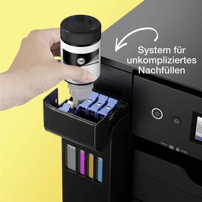 Une personne remplit de l'encre d'imprimante. L'affichage de l'imprimante indique « Système de recharge facile ». Remplissage parfait de l'encre.