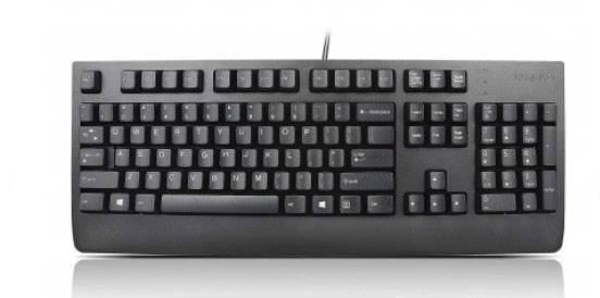 Clavier d'ordinateur noir filaire, disposition complète incluant le pavé numérique, agencement des touches QWERTZ.