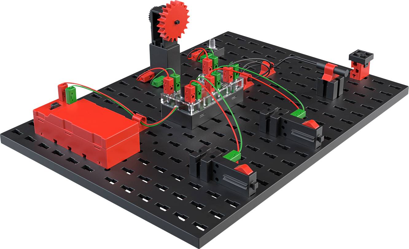 Plaque de base avec différents composants modulaires et câblages pour la démonstration d'un système mécanique ou électrique.