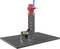 Un modèle de kit d'éolienne avec une tour rouge et des pales bleues sur une plateforme noire, adapté pour des expériences techniques.