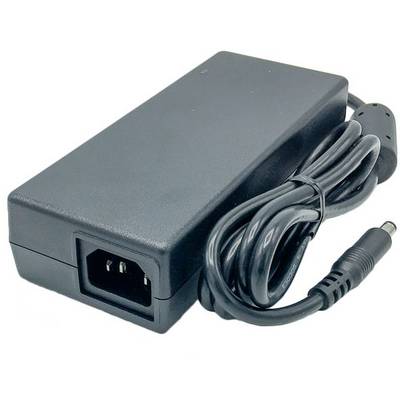 Un bloc d'alimentation noir avec un câble d'alimentation et une prise. L'appareil dispose d'une entrée tripolaire pour l'alimentation électrique.
