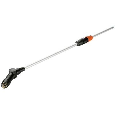 Un long embout d'arrosage argenté avec une tête noire et un détail orange. Utilisé pour l'irrigation des jardins.
