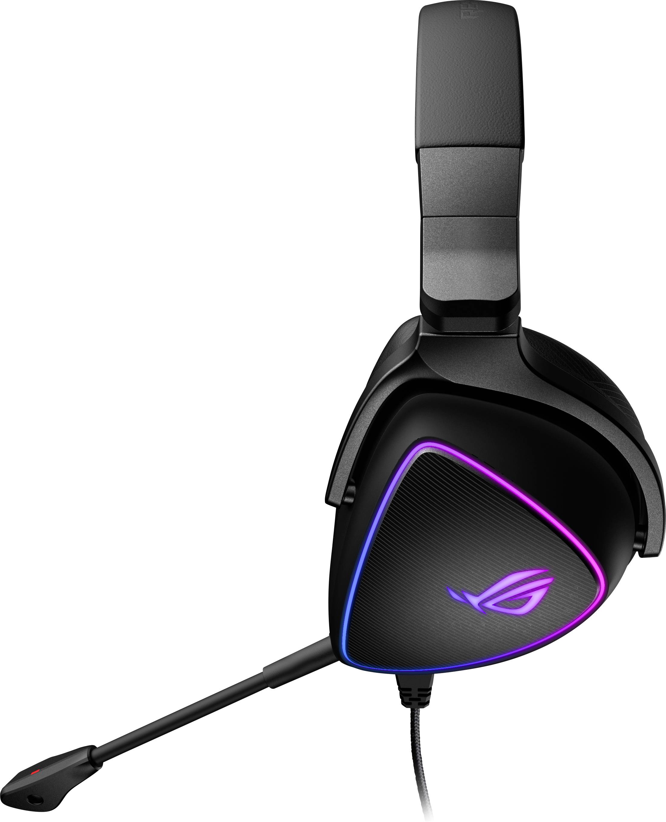 Casque de gaming noir avec des lumières RGB illuminées sur les écouteurs et un microphone rétractable sur le côté gauche.