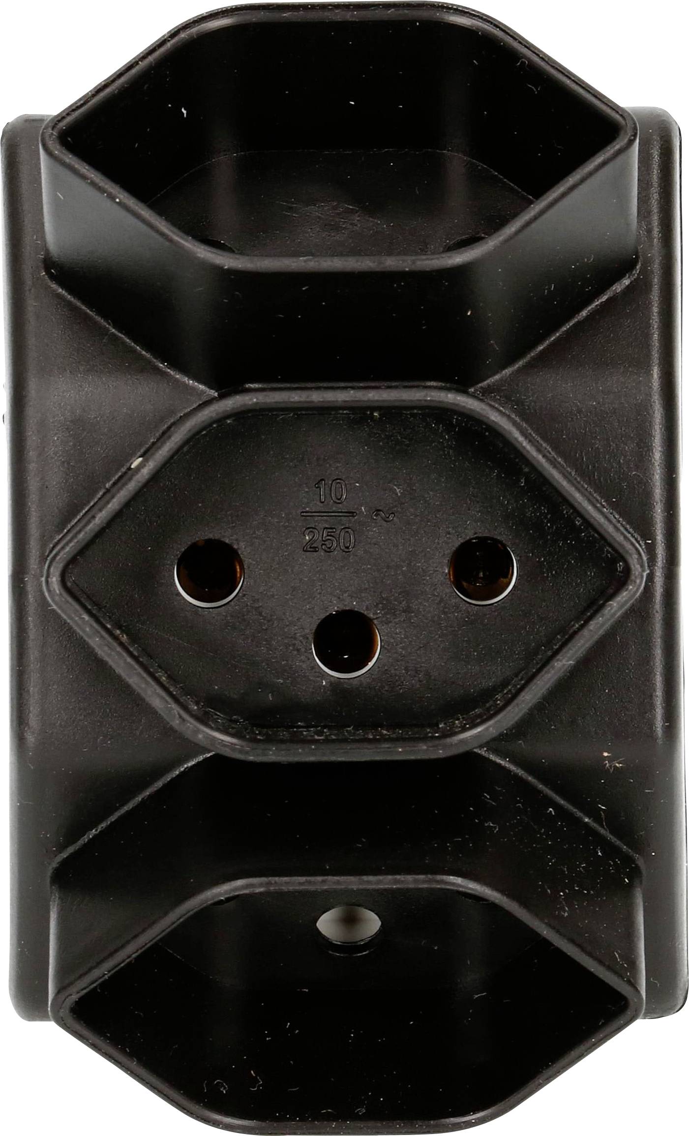 Une multiprise noire avec une disposition de trous triangulaire pour les connexions électriques, adaptée à deux fiches.