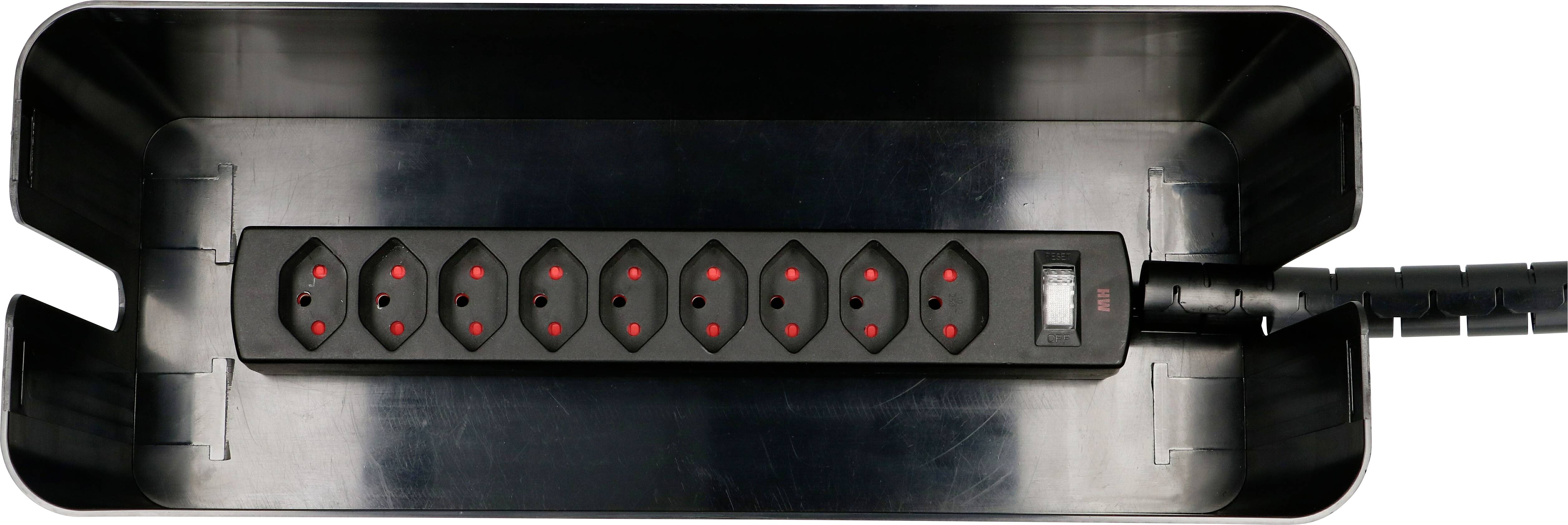 Une barrette multiprises noire à huit emplacements dans un boîtier de protection, tous les interrupteurs affichant du rouge.