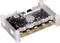 Carte de microcontrôleur BBC micro:bit dans un boîtier transparent, avec des connexions visibles pour l'alimentation électrique et la transmission de données.