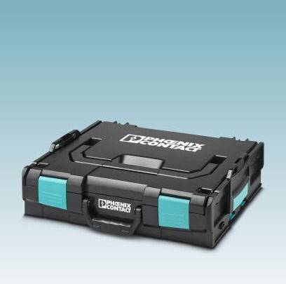Un coffret à outils noir avec des fermetures turquoise, sur lequel est inscrit 'Phoenix Contact', sur un fond bleu clair.