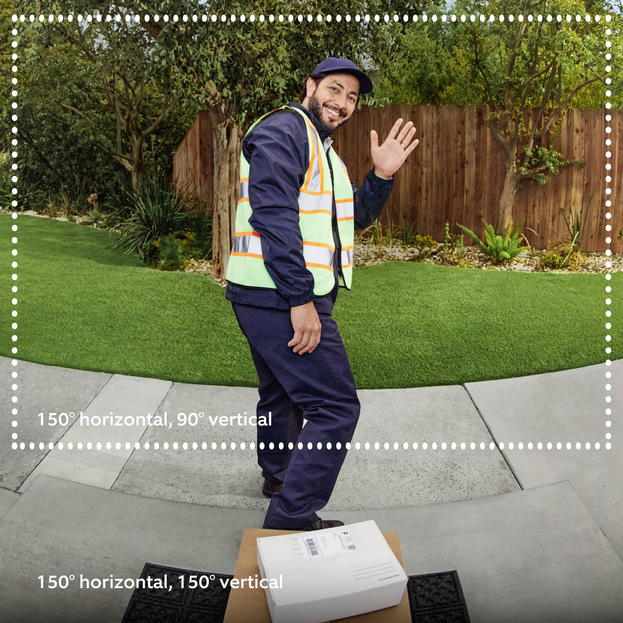 Un homme en tenue de travail sourit et lève la main, debout sur un trottoir à côté d'un colis. Un jardin est visible en arrière-plan.