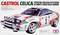 Illustration d'une Toyota Celica GT-Four en configuration rallye avec la publicité Castrol sur le capot ; vainqueur du Rallye Monte-Carlo 1993.