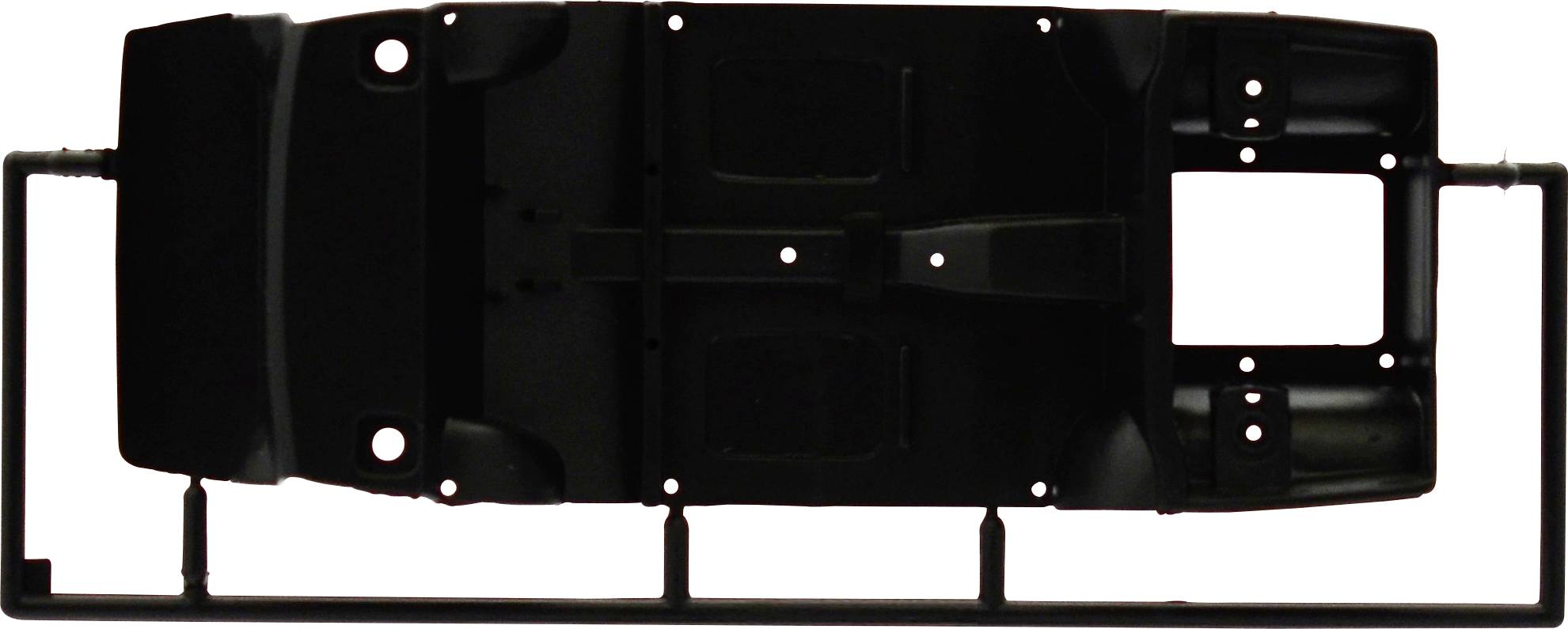 Cadre en plastique avec des composants pour un châssis de modèle réduit d'automobile, de couleur noire. Structure principale reconnaissable, prêt à être assemblé.