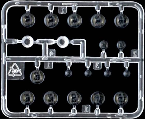 Cadre de modèle en plastique avec de petites pièces sphériques, numérotées de 1 à 8, et symbole de recyclage en bas à gauche.