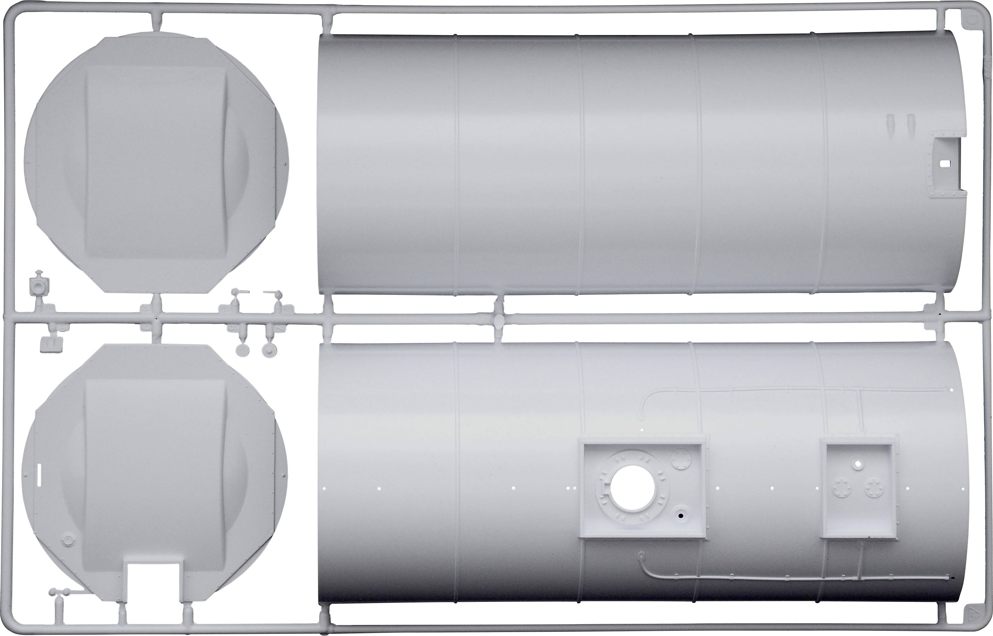 Pièces d'un kit de modélisme en plastique représentant des sections cylindriques et des capuchons d'extrémité d'un cylindre argenté.