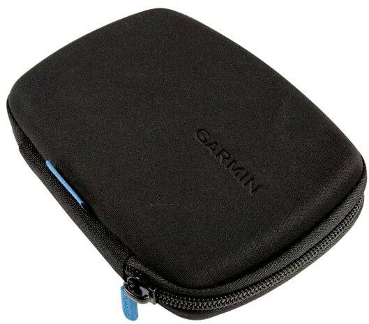 Housse de protection noire avec fermeture à glissière, adaptée à un appareil technique ; la face avant est marquée du mot 'GARMIN'.