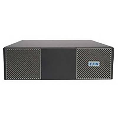 Un appareil noir, rectangulaire, avec une grille sur chacun de ses côtés et un logo bleu dans le coin inférieur droit.