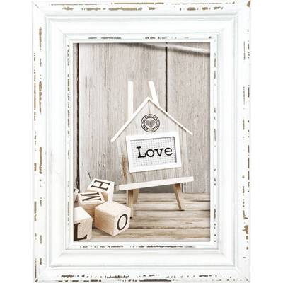 Modèle de maison en bois avec panneau 'Love' sur chevalet. À côté, des blocs de bois avec les lettres "L", "O", "V", "E". Arrière-plan rustique.