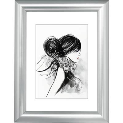 Dessin d'une femme de profil, les cheveux relevés et portant un foulard, dans un style artistique noir et blanc avec un accent de couleur sur les lèvres.