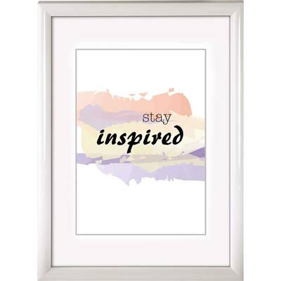 Image d'un cadre portant l'inscription « stay inspired » sur un fond aquarelle abstrait et coloré.